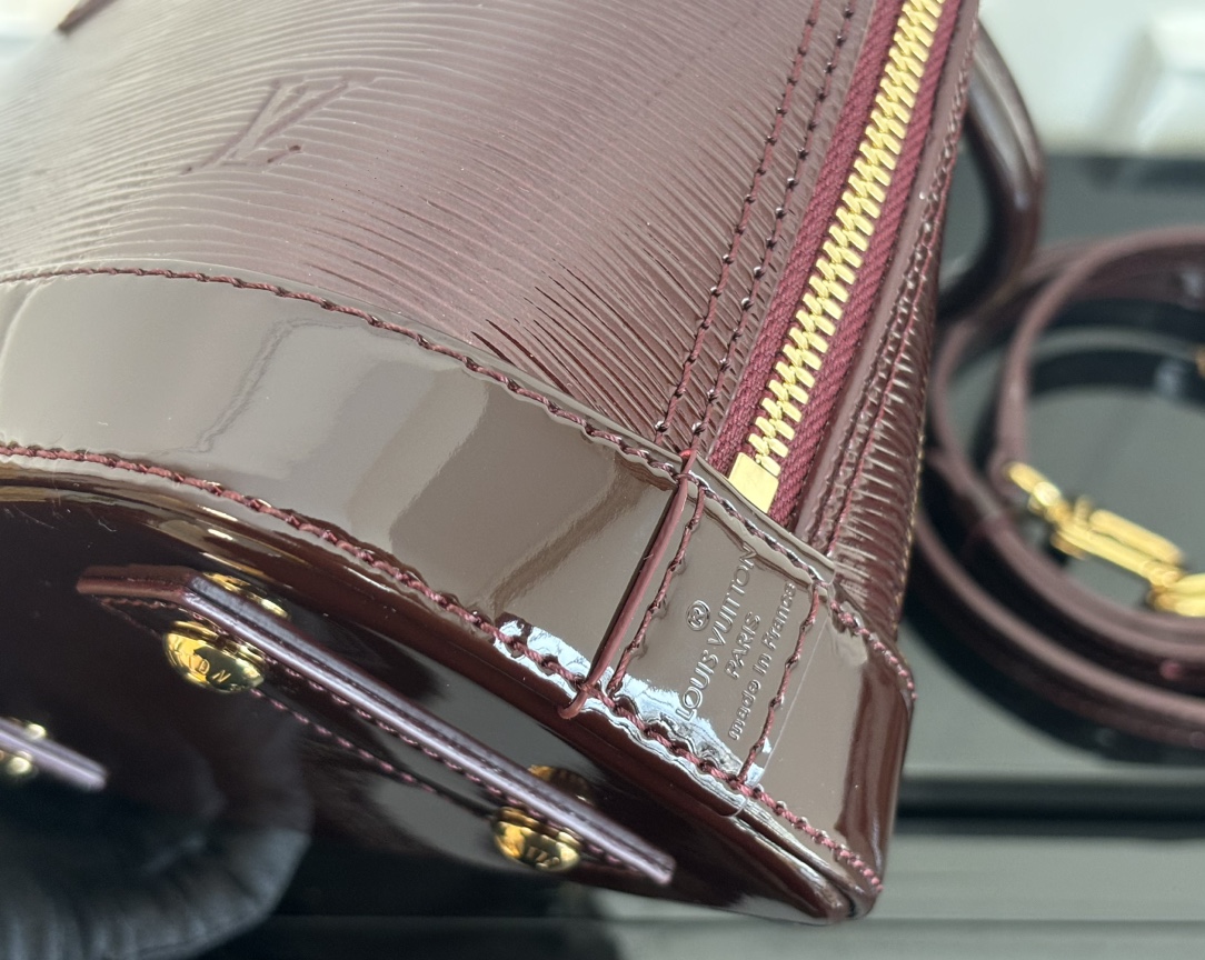 最高級ルイヴィトンスーパーコピー ルイヴィトン エピバッグ コピー ナノ・アルマ ワインレッド M40301 エピ・レザー ゴールド金具 - 画像 (6)