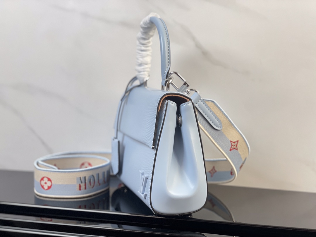 最高級ルイヴィトンスーパーコピー ルイヴィトン エピバッグ コピー クリュニー MINI ブルー M58928 エピ・レザー シルバー金具 - 画像 (9)