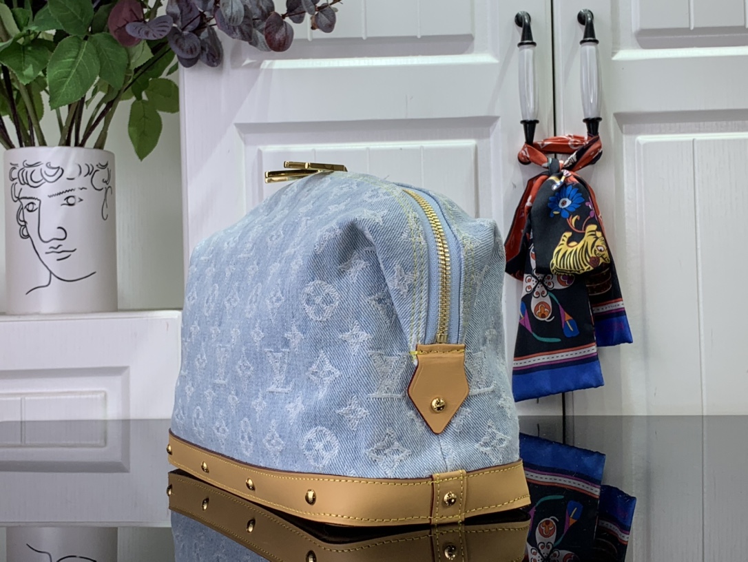 最高級ルイヴィトンスーパーコピー ルイヴィトン ポーチバッグ コピー Pochette Cosmétique GM スカイブルー デニム M24317 モノグラム・デニム ゴールド金具 - 画像 (9)
