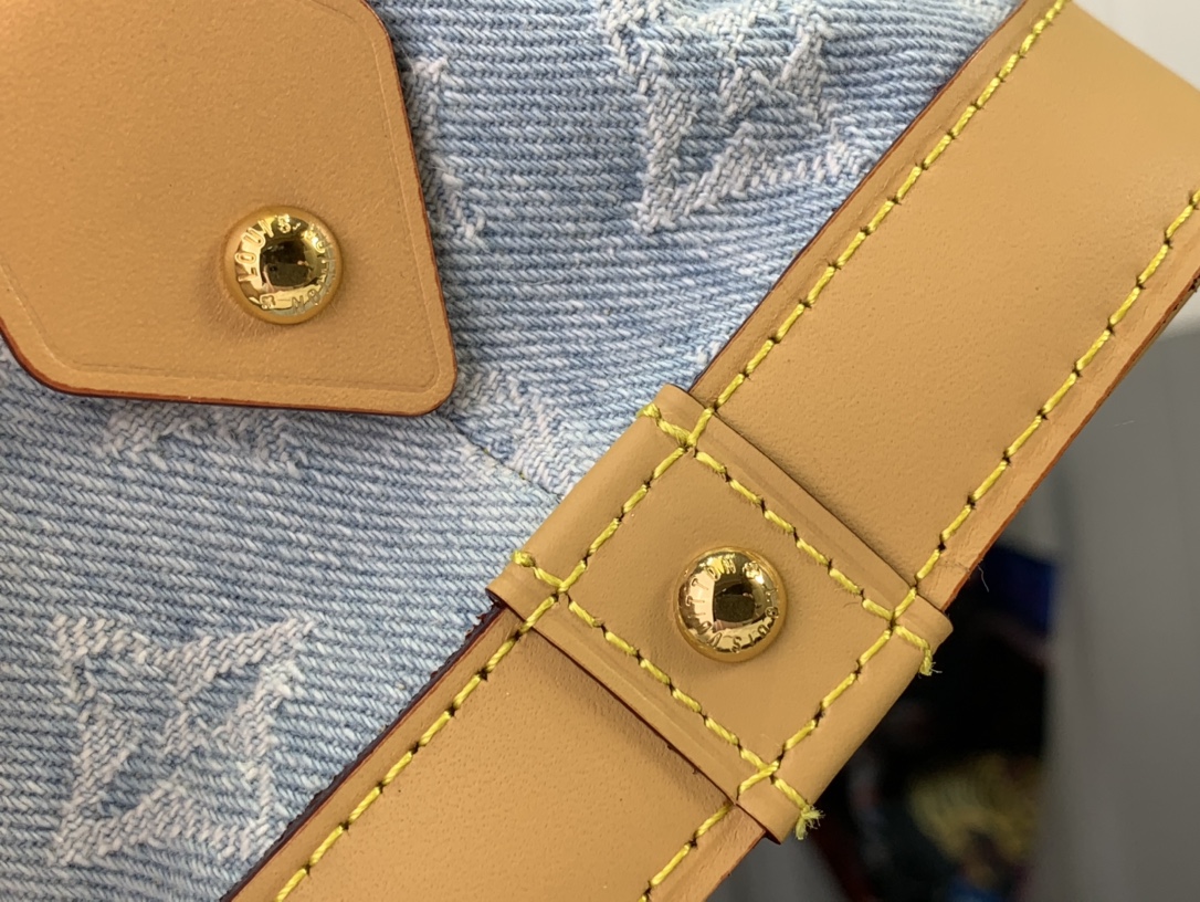 最高級ルイヴィトンスーパーコピー ルイヴィトン ポーチバッグ コピー Pochette Cosmétique GM スカイブルー デニム M24317 モノグラム・デニム ゴールド金具 - 画像 (6)