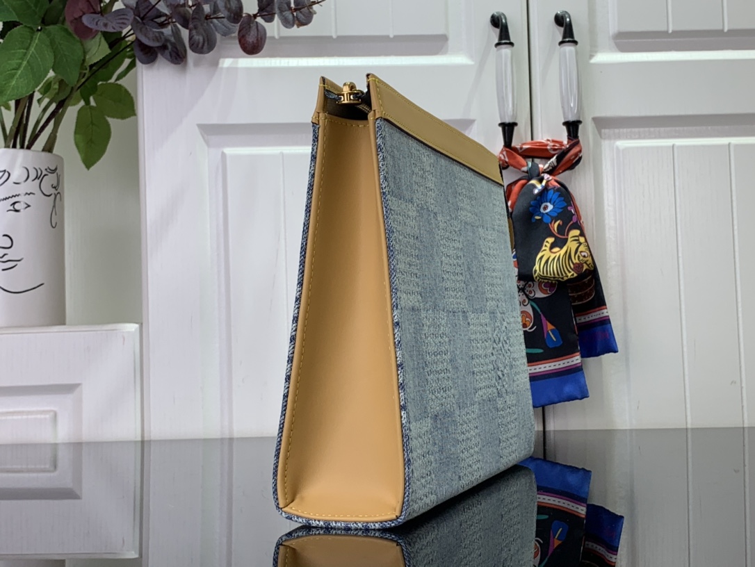 最高級ルイヴィトンスーパーコピー ルイヴィトンポシェットコピー 2024新作 ポシェット・ヴォワヤージュ MM スカイブルー デニム M61692 モノグラム・デニム ゴールド金具 - 画像 (9)