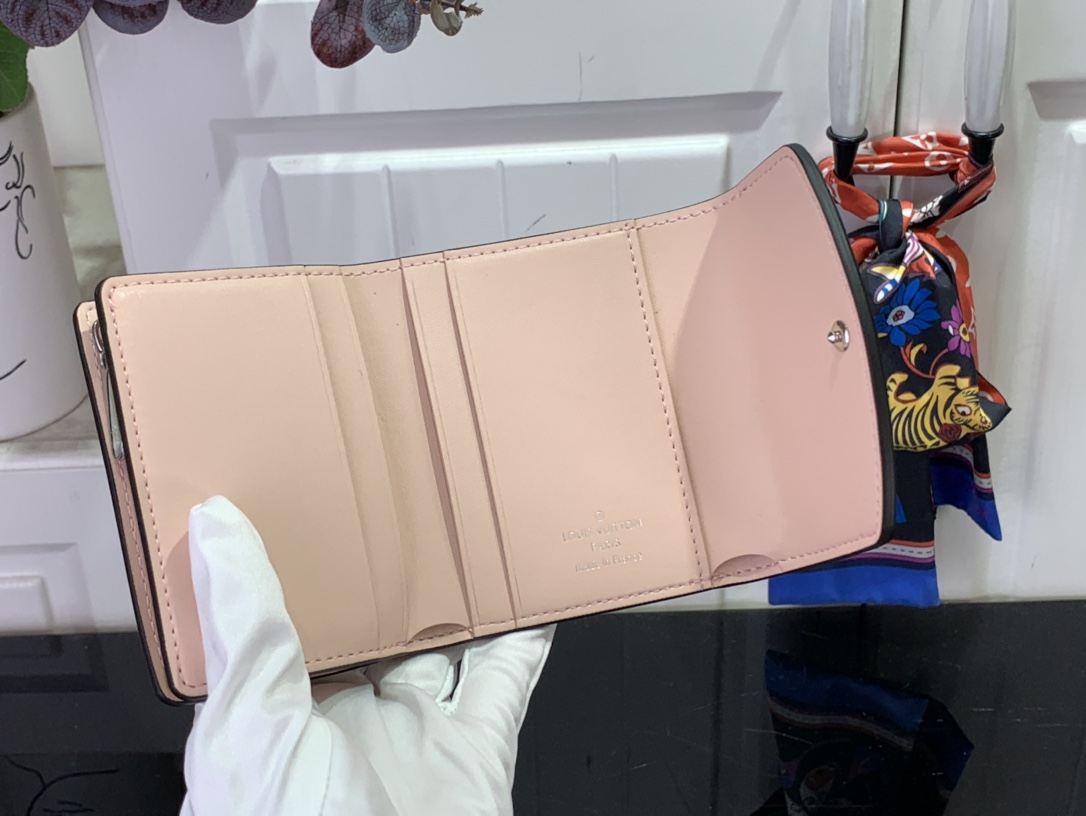最高級ルイヴィトンスーパーコピー ルイヴィトン財布コピー ポルトフォイユ・イリス XS ローズ ジャスミン M82795 パーフォレーション シルバー金具 - 画像 (2)
