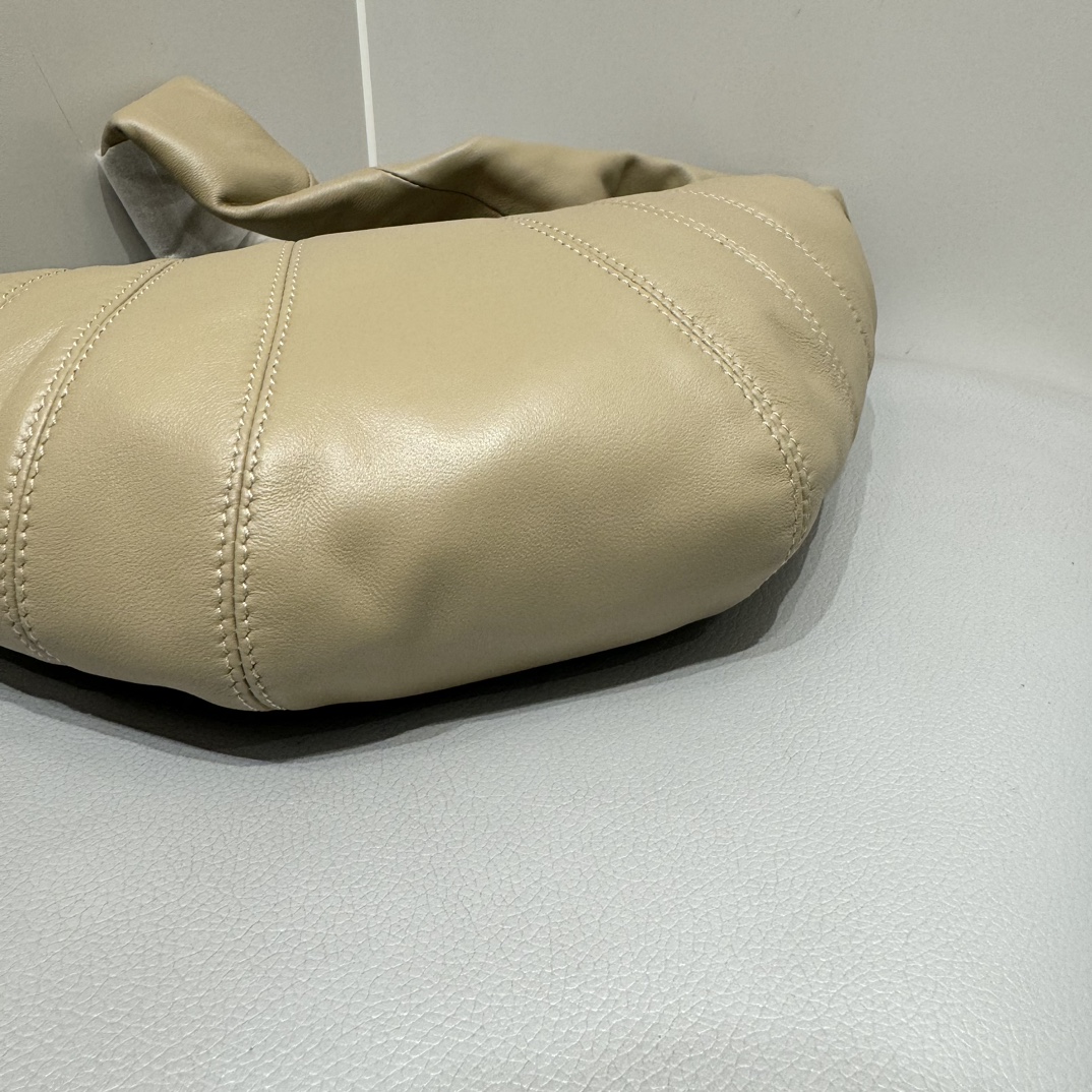 ルメール バッグ クロワッサン バッグ M ベージュ BG0001LL095 ラムスキン 100% コットン 100% シルバー金具 - 画像 (8)