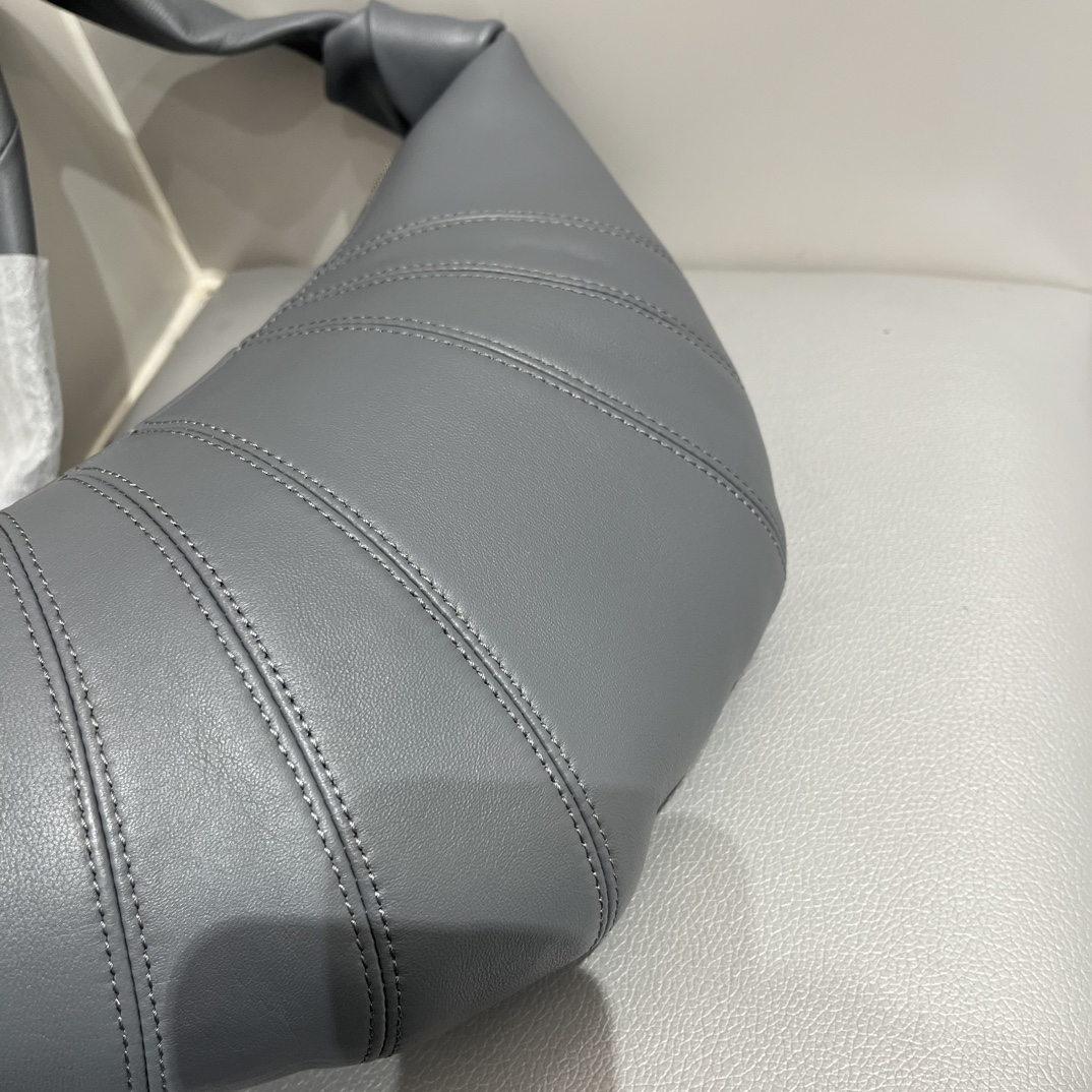 ルメール バッグ クロワッサン バッグ M スカイブルー BG0001LL095 ラムスキン 100% コットン 100% シルバー金具 - 画像 (8)
