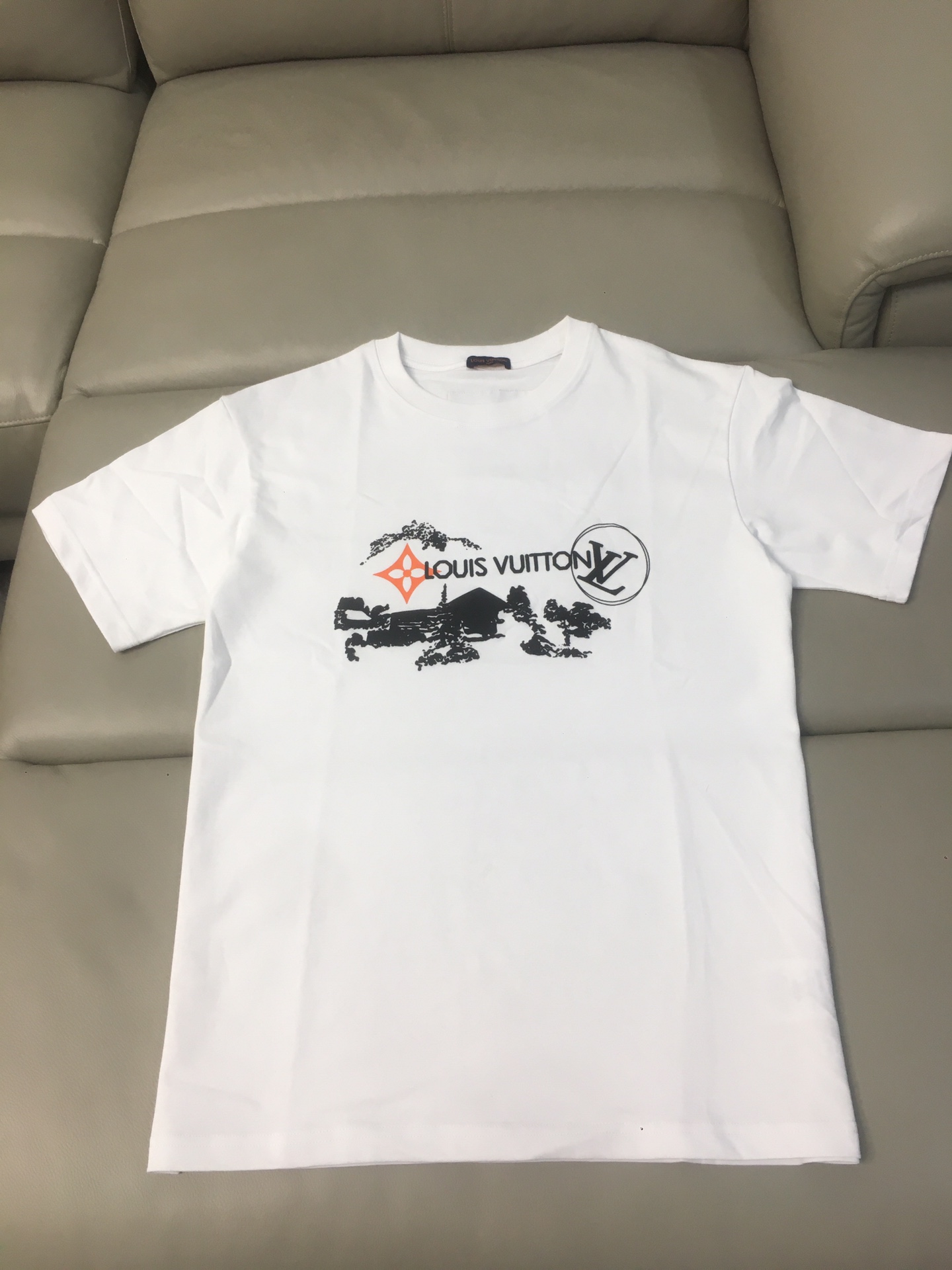 最高級ルイヴィトンスーパーコピー服 ルイヴィトンTシャツコピー 2024年春夏の新作 Tシャツ コットン100% メンズ レディース 202406355 - 画像 (7)