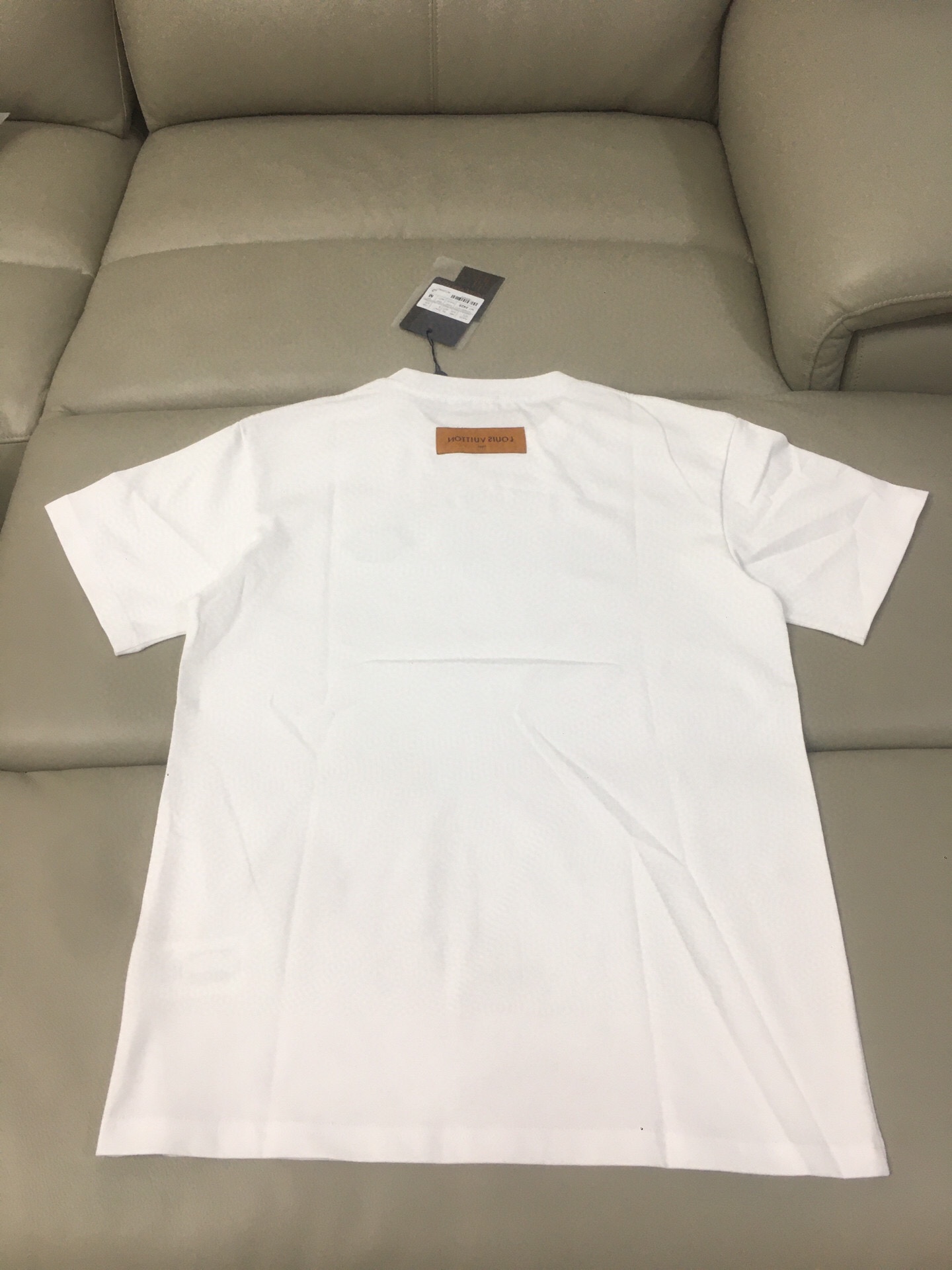 最高級ルイヴィトンスーパーコピー服 ルイヴィトンTシャツコピー 2024年春夏の新作 Tシャツ コットン100% メンズ レディース 202406356 - 画像 (4)