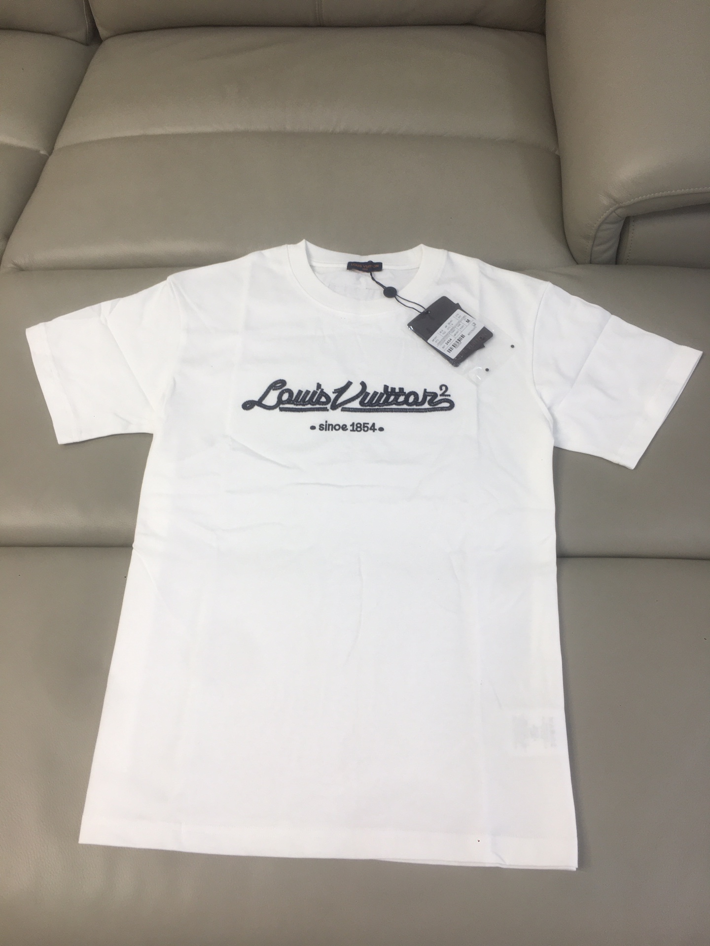 最高級ルイヴィトンスーパーコピー服 ルイヴィトンTシャツコピー 2024年春夏の新作 Tシャツ コットン100% メンズ レディース 202406357 - 画像 (8)