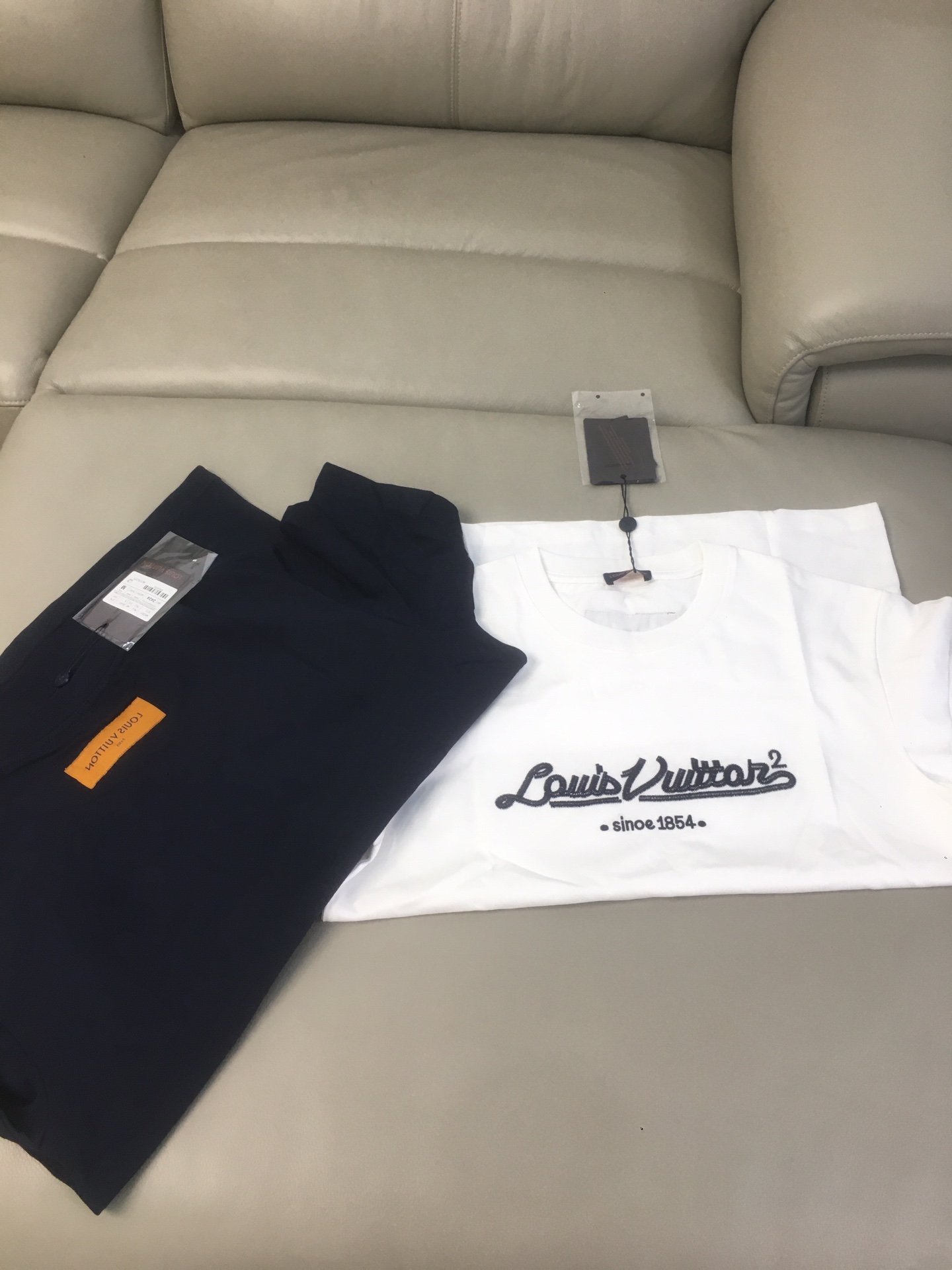 最高級ルイヴィトンスーパーコピー服 ルイヴィトンTシャツコピー 2024年春夏の新作 Tシャツ コットン100% メンズ レディース 202406357 - 画像 (3)