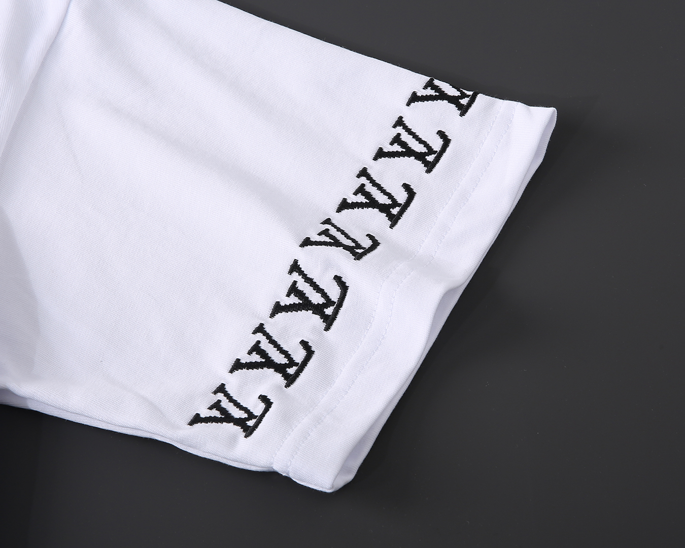 最高級ルイヴィトンスーパーコピー服 ルイヴィトンTシャツコピー 2024年春夏の新作 Tシャツ コットン100% メンズ レディース 202406365 - 画像 (6)