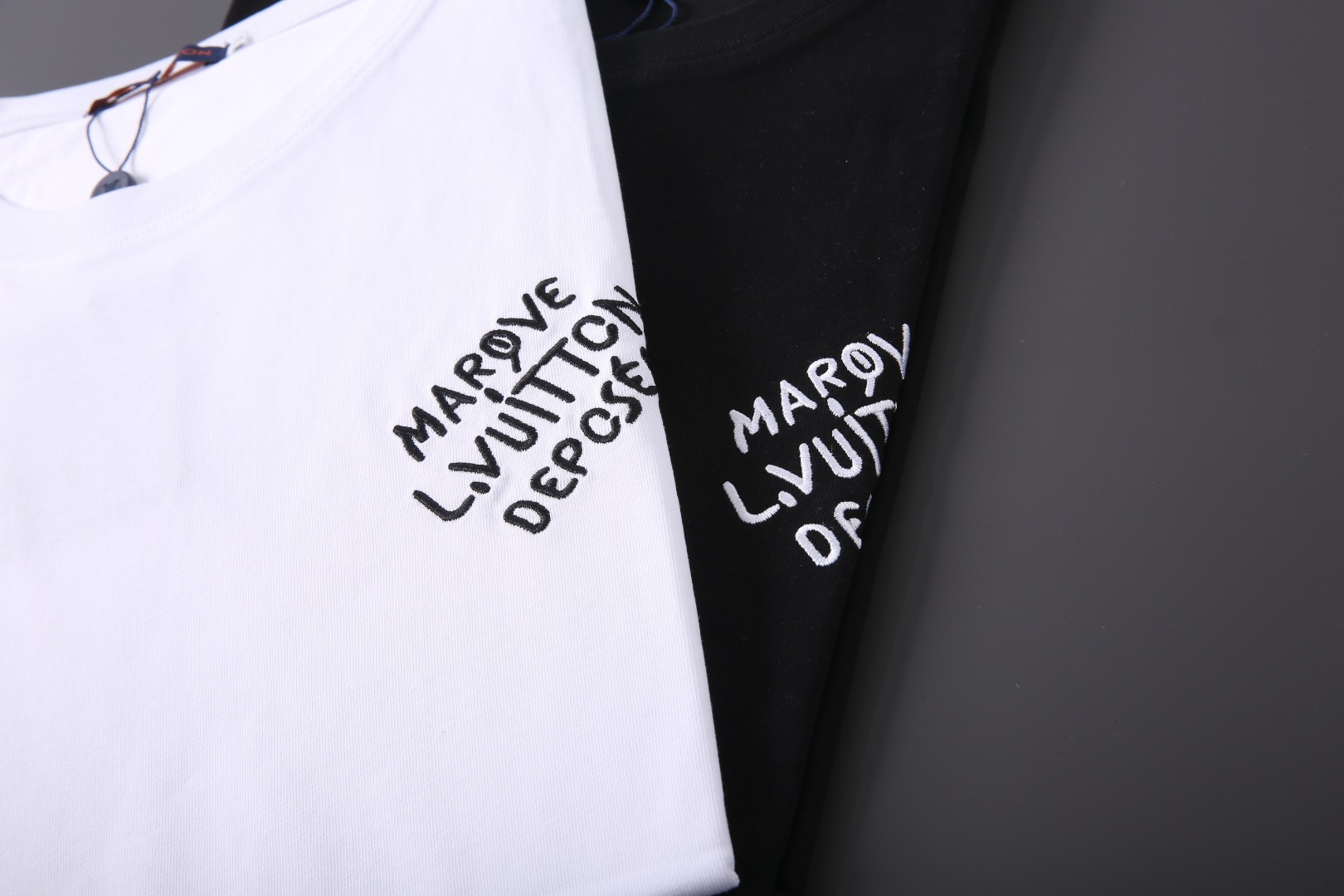 最高級ルイヴィトンスーパーコピー服 ルイヴィトンTシャツコピー 2024年春夏の新作 Tシャツ コットン100% メンズ レディース 202406365 - 画像 (13)