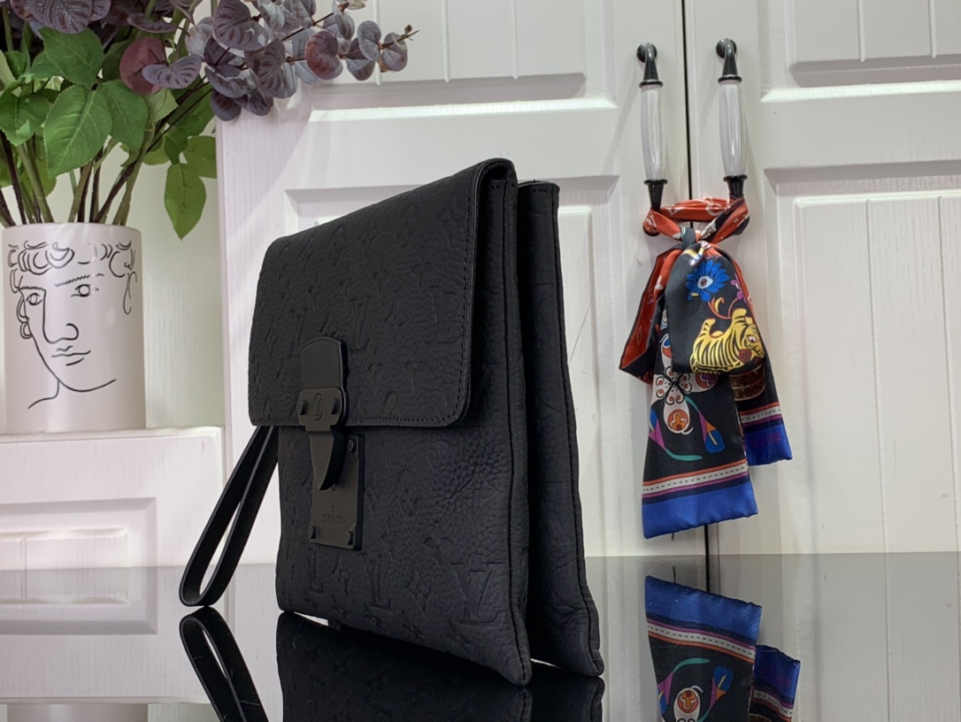 最高級ルイヴィトンスーパーコピー ルイヴィトン メンズバッグ コピー S-LOCK POCHETTE ブラック M82559 モノグラム・アンプラント レザー ブラック金具 - 画像 (9)
