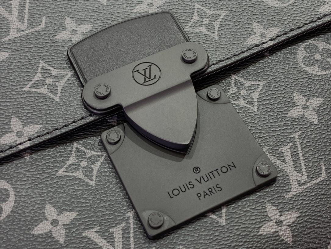 最高級ルイヴィトンスーパーコピー ルイヴィトン メンズバッグ コピー S-LOCK POCHETTE グレー/ブラック M82598 モノグラム・エクリプス リバース キャンバス ブラック金具 - 画像 (6)