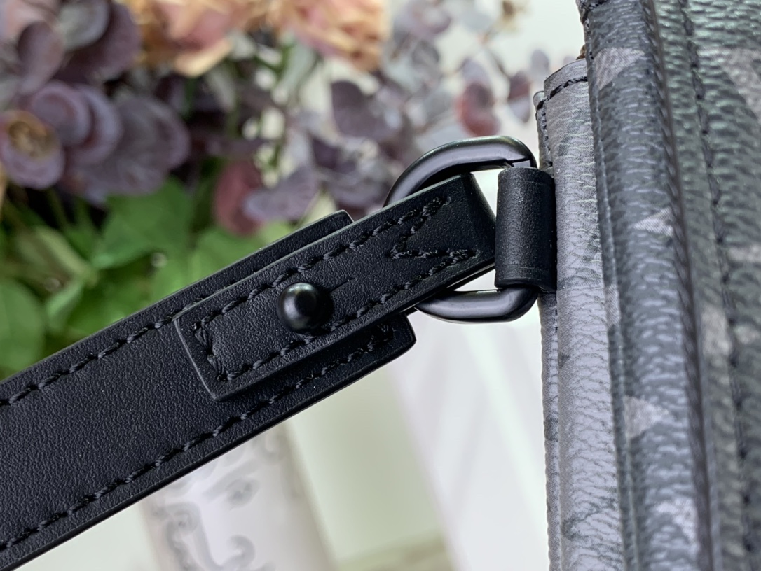 最高級ルイヴィトンスーパーコピー ルイヴィトン メンズバッグ コピー S-LOCK POCHETTE グレー/ブラック M82598 モノグラム・エクリプス リバース キャンバス ブラック金具 - 画像 (5)