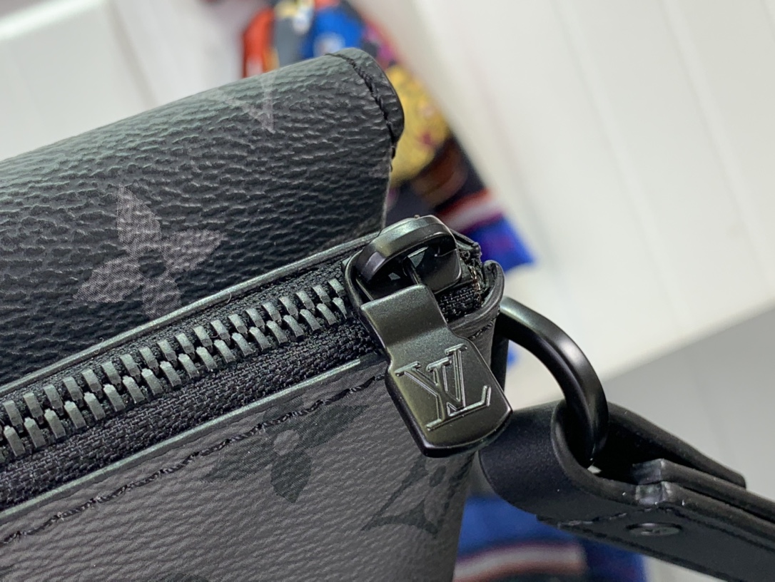 最高級ルイヴィトンスーパーコピー ルイヴィトン メンズバッグ コピー S-LOCK POCHETTE グレー/ブラック M82598 モノグラム・エクリプス リバース キャンバス ブラック金具 - 画像 (4)