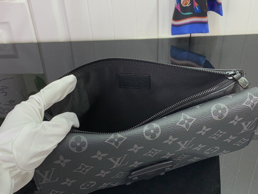 最高級ルイヴィトンスーパーコピー ルイヴィトン メンズバッグ コピー S-LOCK POCHETTE グレー/ブラック M82598 モノグラム・エクリプス リバース キャンバス ブラック金具 - 画像 (3)