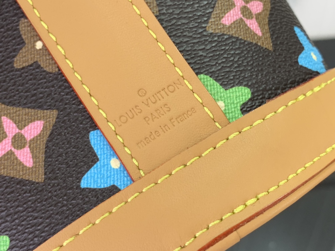 最高級ルイヴィトンスーパーコピー ルイヴィトン ショルダーバッグ コピー エンベロップ・ポーチ チョコレート M83344 モノグラム・クラギー キャンバス ゴールド金具 - 画像 (5)