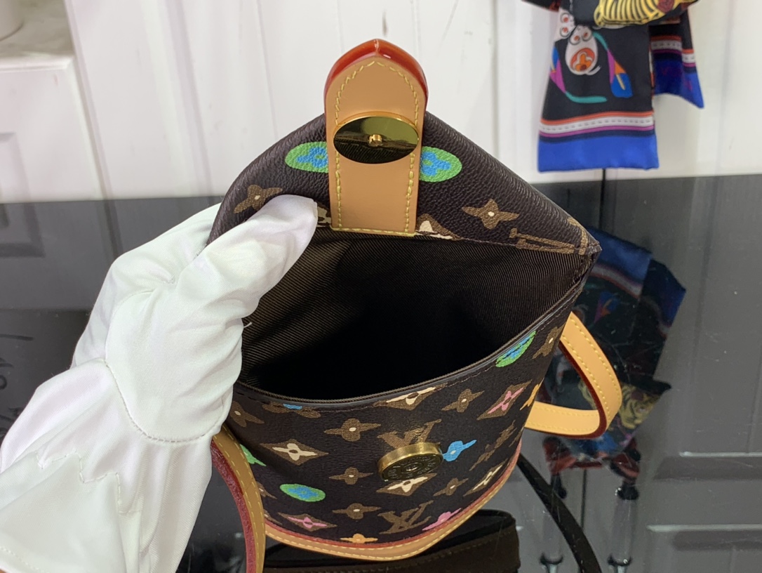 最高級ルイヴィトンスーパーコピー ルイヴィトン ショルダーバッグ コピー エンベロップ・ポーチ チョコレート M83344 モノグラム・クラギー キャンバス ゴールド金具 - 画像 (2)
