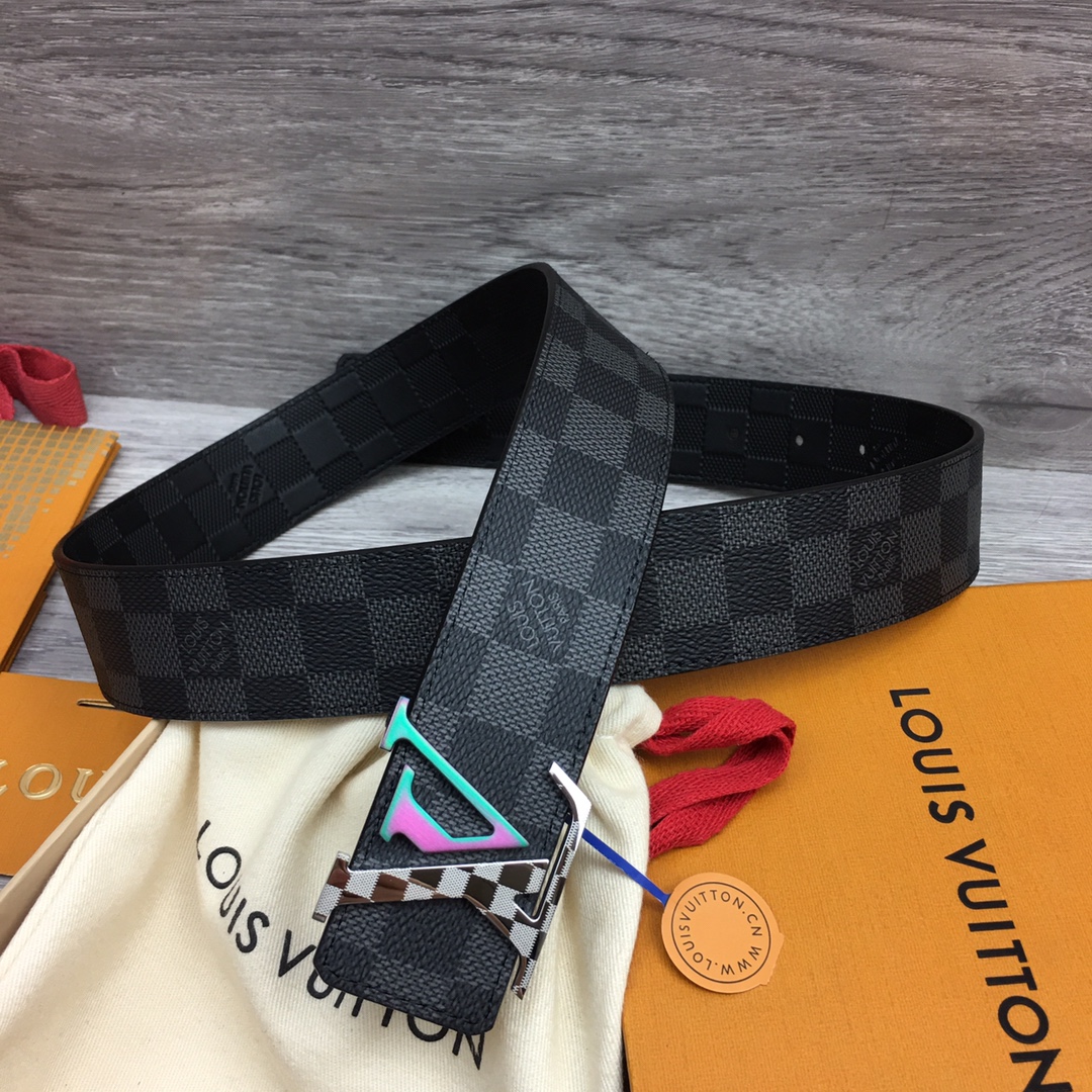最高級ルイヴィトンスーパーコピー ルイヴィトンベルトコピー ベルト・LV イニシャル 40MM リバーシブル ブラック ダミエ・グラフィット キャンバス シルバー金具 202405645 - 画像 (3)