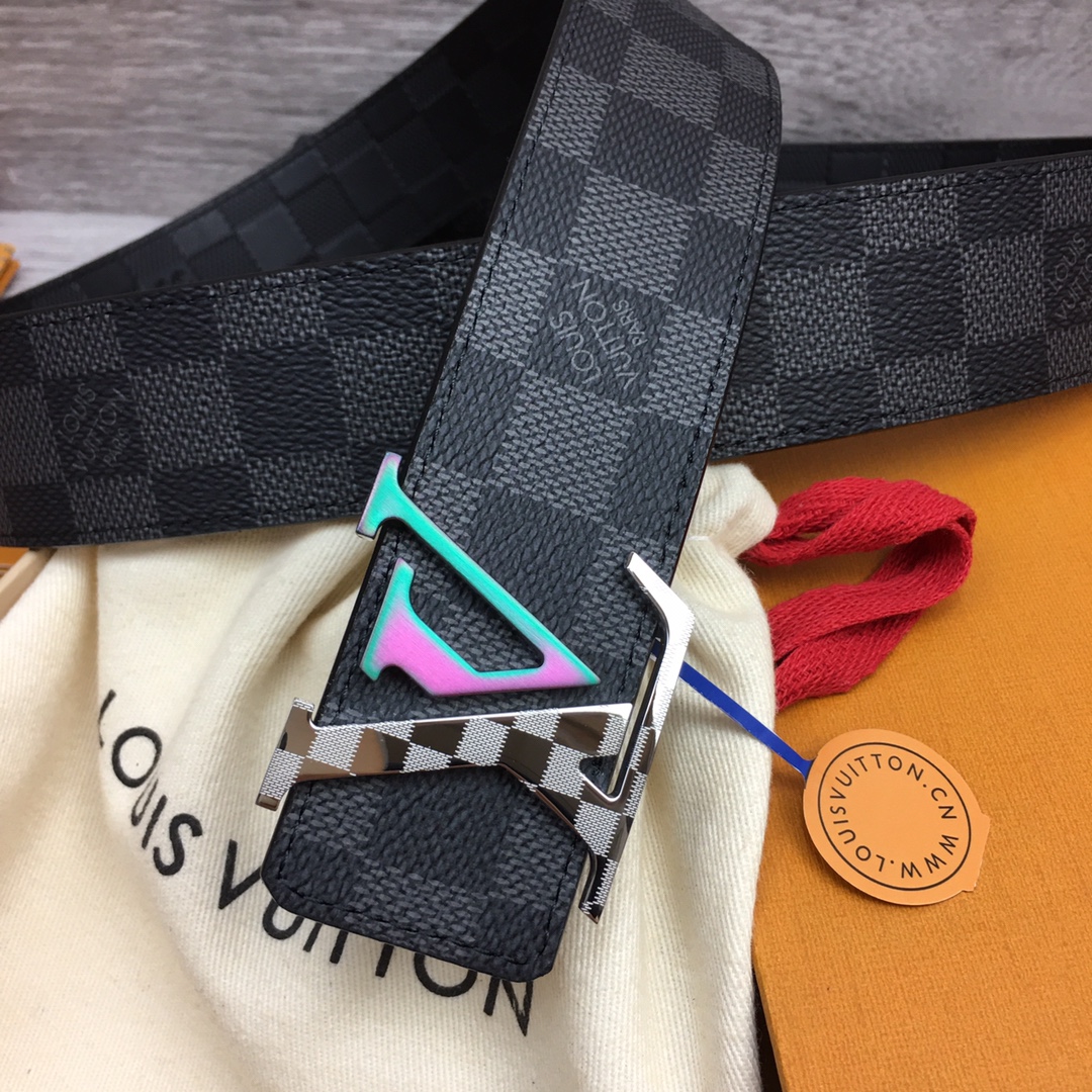 最高級ルイヴィトンスーパーコピー ルイヴィトンベルトコピー ベルト・LV イニシャル 40MM リバーシブル ブラック ダミエ・グラフィット キャンバス シルバー金具 202405645 - 画像 (2)