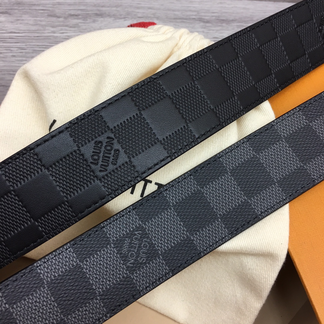 最高級ルイヴィトンスーパーコピー ルイヴィトンベルトコピー ベルト・LV イニシャル 40MM リバーシブル ブラック ダミエ・グラフィット キャンバス シルバー ゴールド金具 202405646 - 画像 (9)
