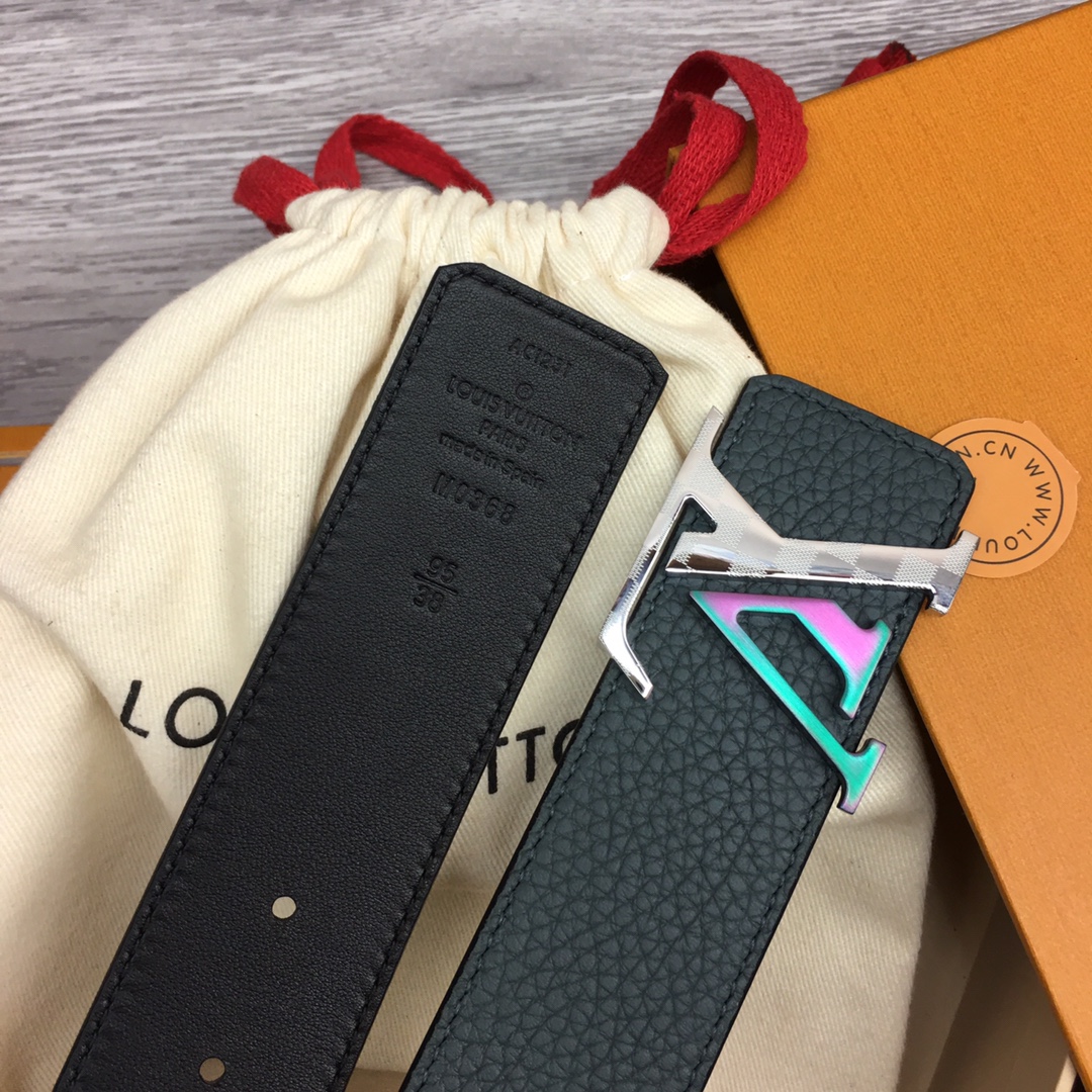 最高級ルイヴィトンスーパーコピー ルイヴィトンベルトコピー ベルト・LV イニシャル 40MM リバーシブル ブルー トリヨンレザー シルバー金具 202405650 - 画像 (8)