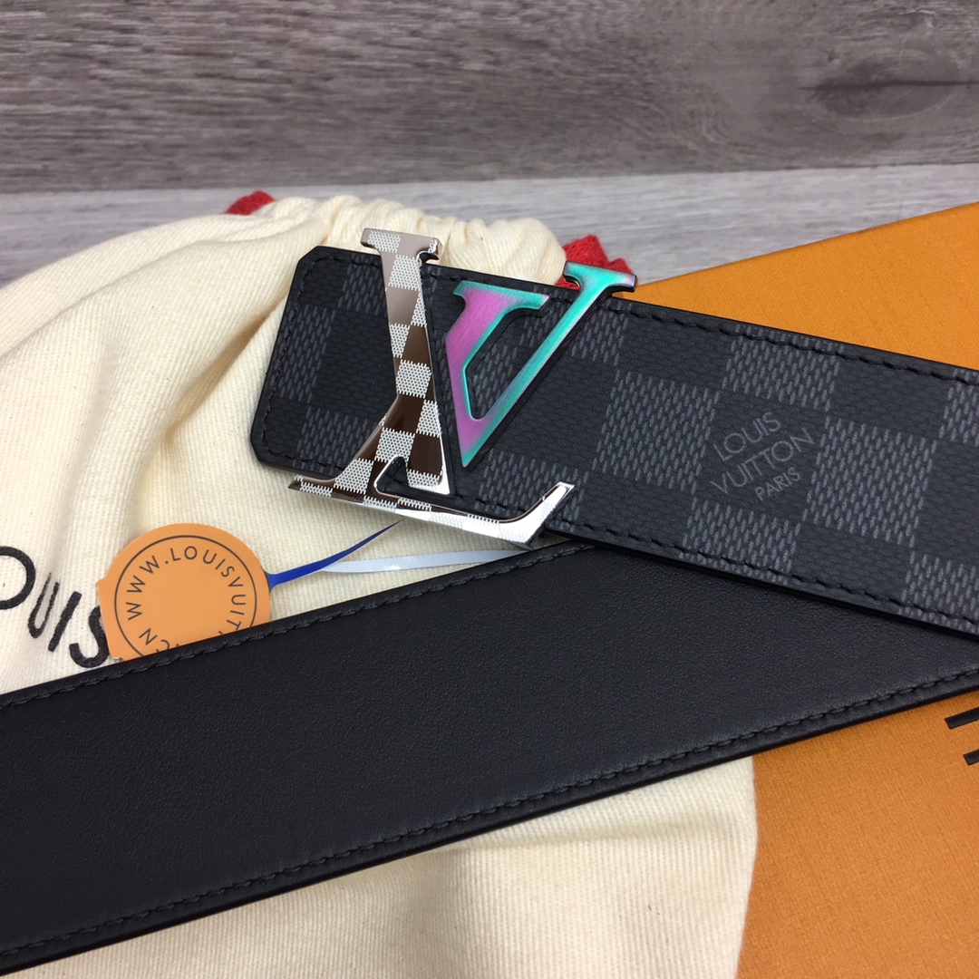 最高級ルイヴィトンスーパーコピー ルイヴィトンベルトコピー ベルト・LV イニシャル 40MM リバーシブル ブラック ダミエ・グラフィット キャンバス シルバー金具 202405651 - 画像 (3)