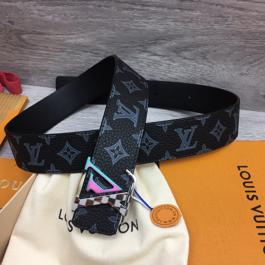 最高級ルイヴィトンスーパーコピー ルイヴィトンベルトコピー ベルト・LV イニシャル 40MM リバーシブル ブラック トリヨンレザー シルバー金具 202405662 - 画像 (4)