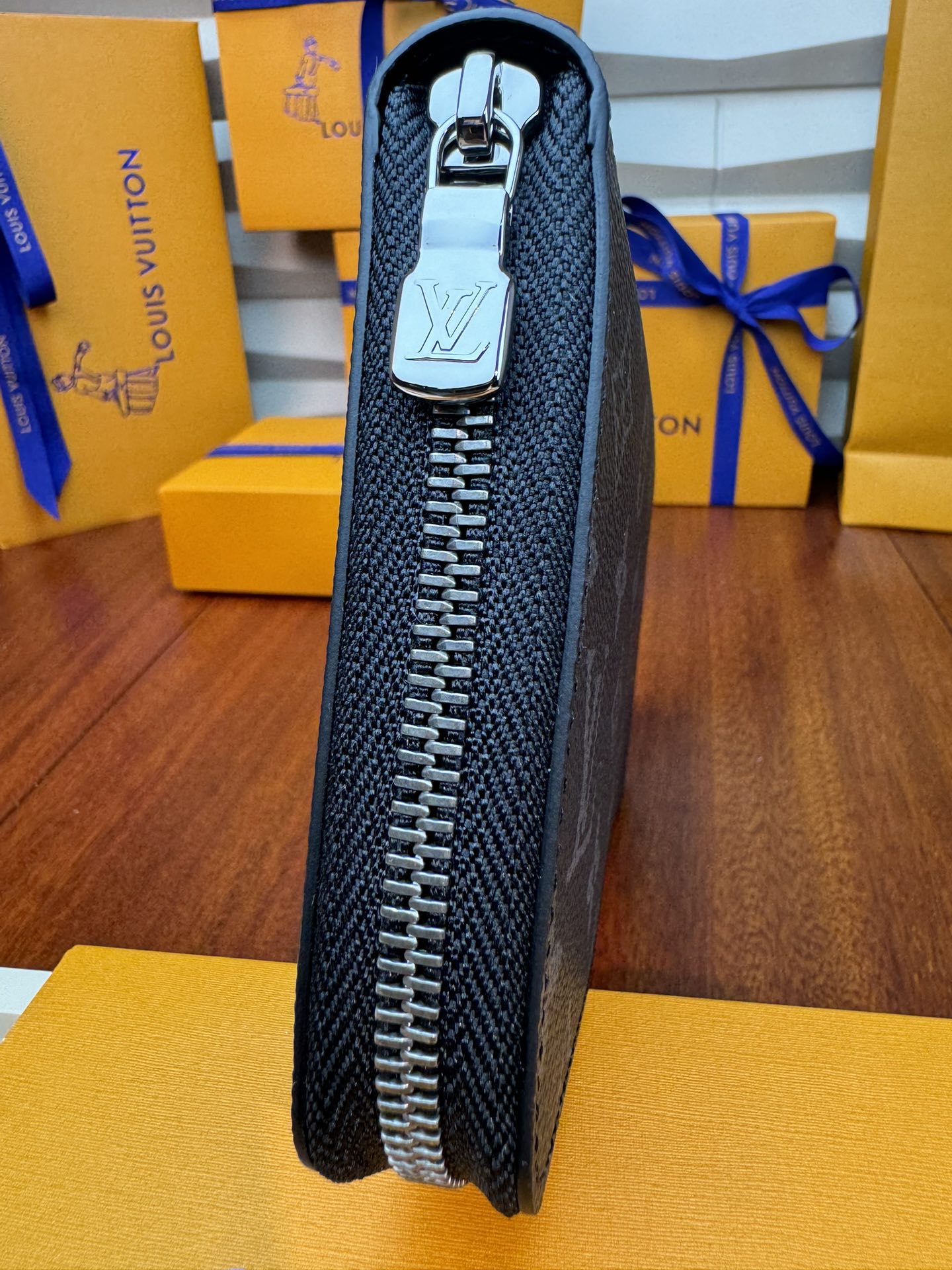 最高級ルイヴィトンスーパーコピー ルイヴィトン財布コピー ジッピー・オーガナイザー NM ブラック M82081 モノグラム・エクリプス キャンバス シルバー金具 - 画像 (8)