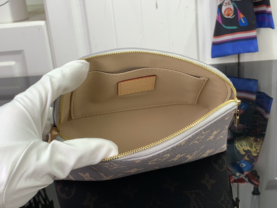 ルイヴィトン ポーチ 新作 Louis Vuitton 2024秋冬新作 ポシェット・コスメティック PM トリアノン グレー M12440 モノグラム・キャンバス ゴールド金具 - 画像 (3)