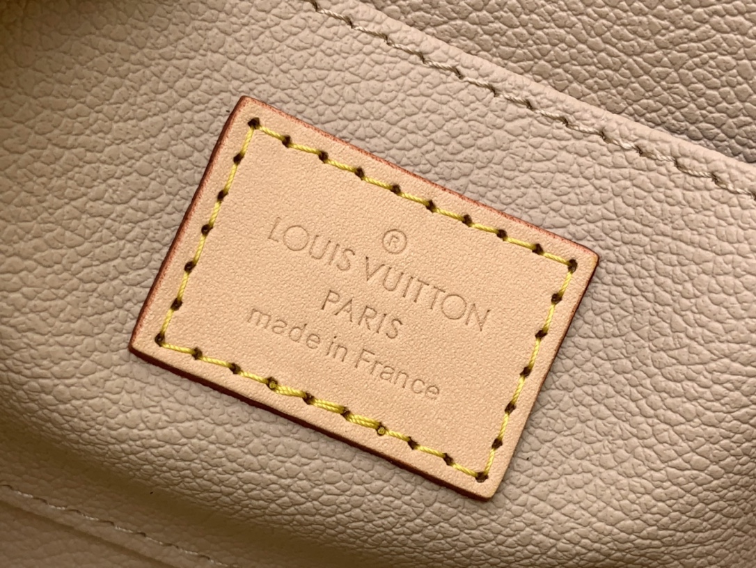 ルイヴィトン ポーチ 新作 Louis Vuitton 2024秋冬新作 ポシェット・コスメティック PM トリアノン グレー M12440 モノグラム・キャンバス ゴールド金具 - 画像 (2)