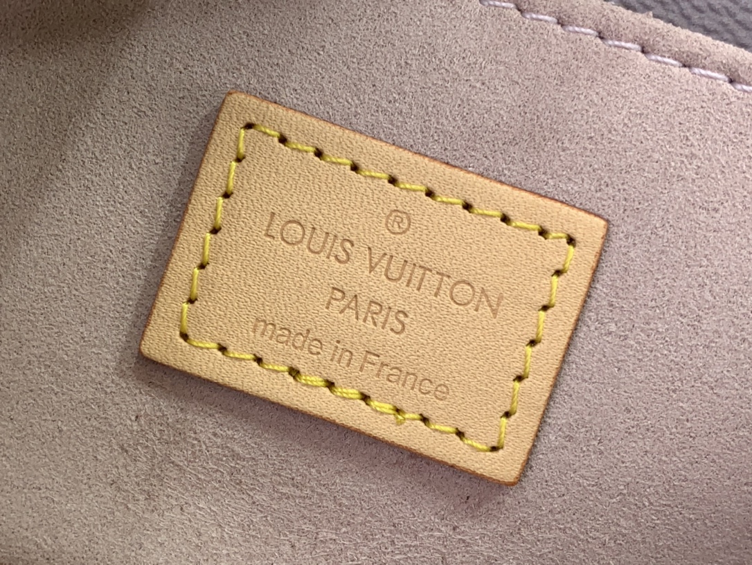 ルイヴィトン ハンドバッグ 新作 Louis Vuitton 2024秋冬新作 ポシェット・メティス EW トリアノン グレー M12429 モノグラム・キャンバス ゴールド金具 - 画像 (2)