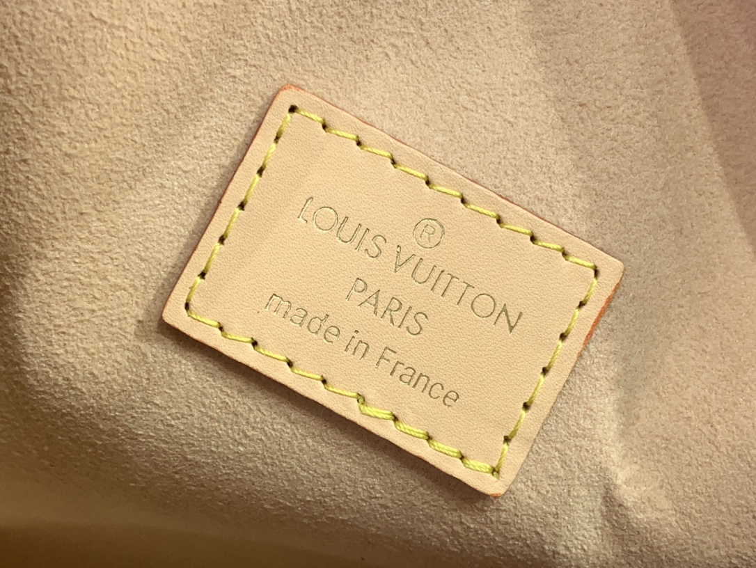 ルイヴィトン ホーボーバッグ 新作 Louis Vuitton 2024秋冬新作 サイドトランク MM トリアノン グレー M12428 モノグラム・キャンバス ゴールド金具 - 画像 (2)