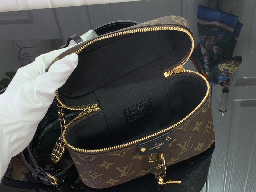 ルイヴィトン ポーチ 新作 Louis Vuitton ヴァニティ・チェーン ポーチ ダークブラウン M47125 モノグラム・キャンバス ゴールド金具 - 画像 (3)