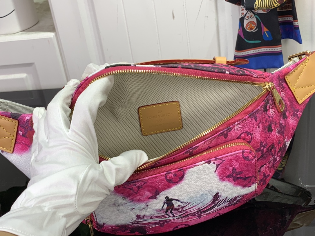 ルイヴィトン バムバッグ 新作 Louis Vuitton ラッシュ・バムバッグ ピンク M24987 サーフィン・モノグラム ゴールド金具 - 画像 (3)