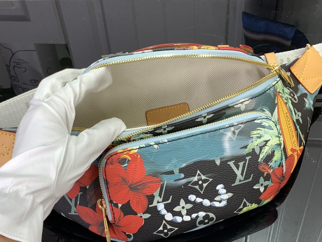 ルイヴィトン バムバッグ 新作 Louis Vuitton ラッシュ・バムバッグ ネイビー ブルー M24992 サーフィン・モノグラム ゴールド金具 - 画像 (3)