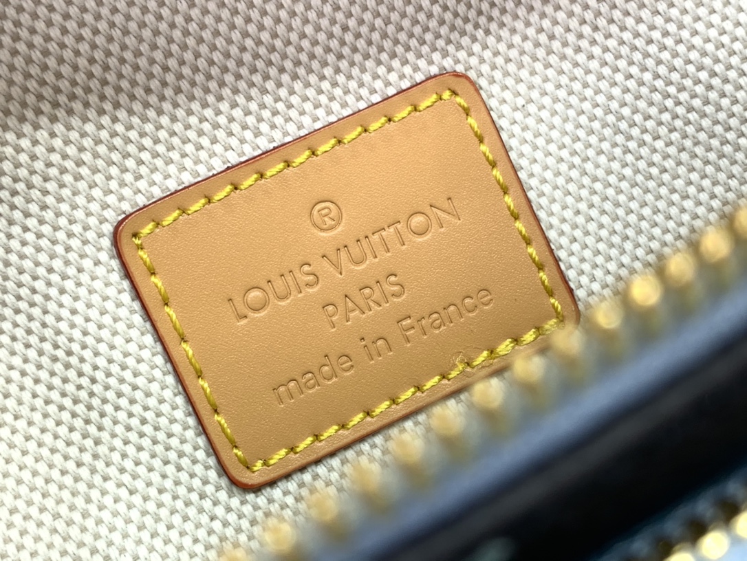ルイヴィトン バムバッグ 新作 Louis Vuitton ラッシュ・バムバッグ ネイビー ブルー M24992 サーフィン・モノグラム ゴールド金具 - 画像 (2)