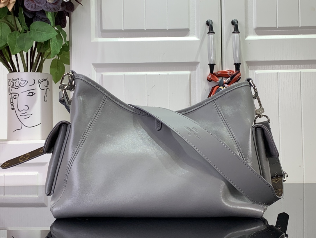 ルイヴィトン ホーボーバッグ 新作 Louis Vuitton キャリーオール・カーゴ PM 2024秋冬新作 トリアノン グレー M12579 ラムレザー シルバー金具 - 画像 (8)