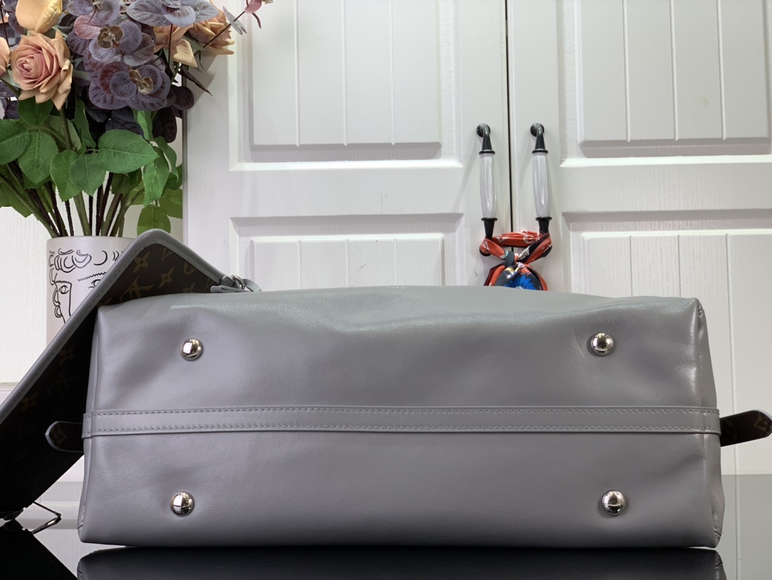 ルイヴィトン ホーボーバッグ 新作 Louis Vuitton キャリーオール・ダーク MM 2024秋冬新作 トリアノン グレー M12583 ラムレザー シルバー金具 - 画像 (7)