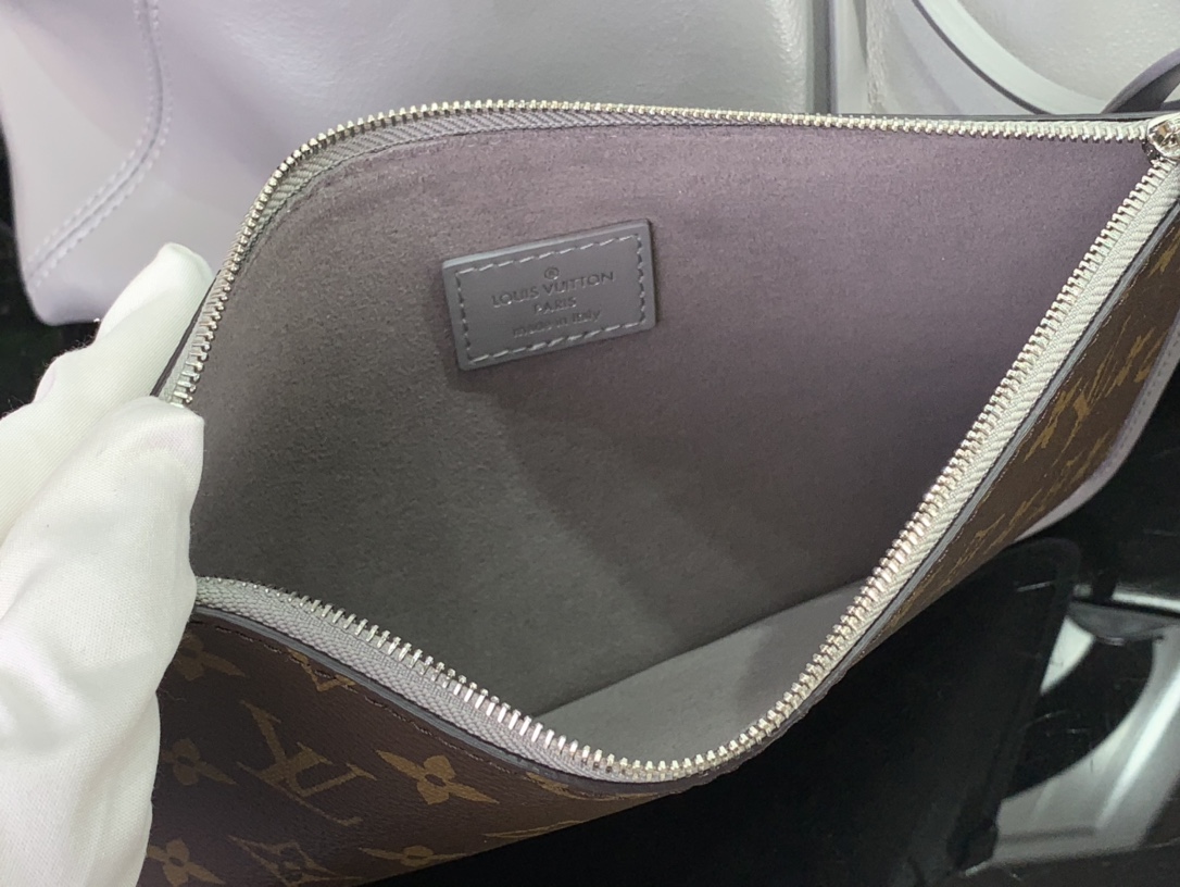 ルイヴィトン ホーボーバッグ 新作 Louis Vuitton キャリーオール・ダーク MM 2024秋冬新作 トリアノン グレー M12583 ラムレザー シルバー金具 - 画像 (5)