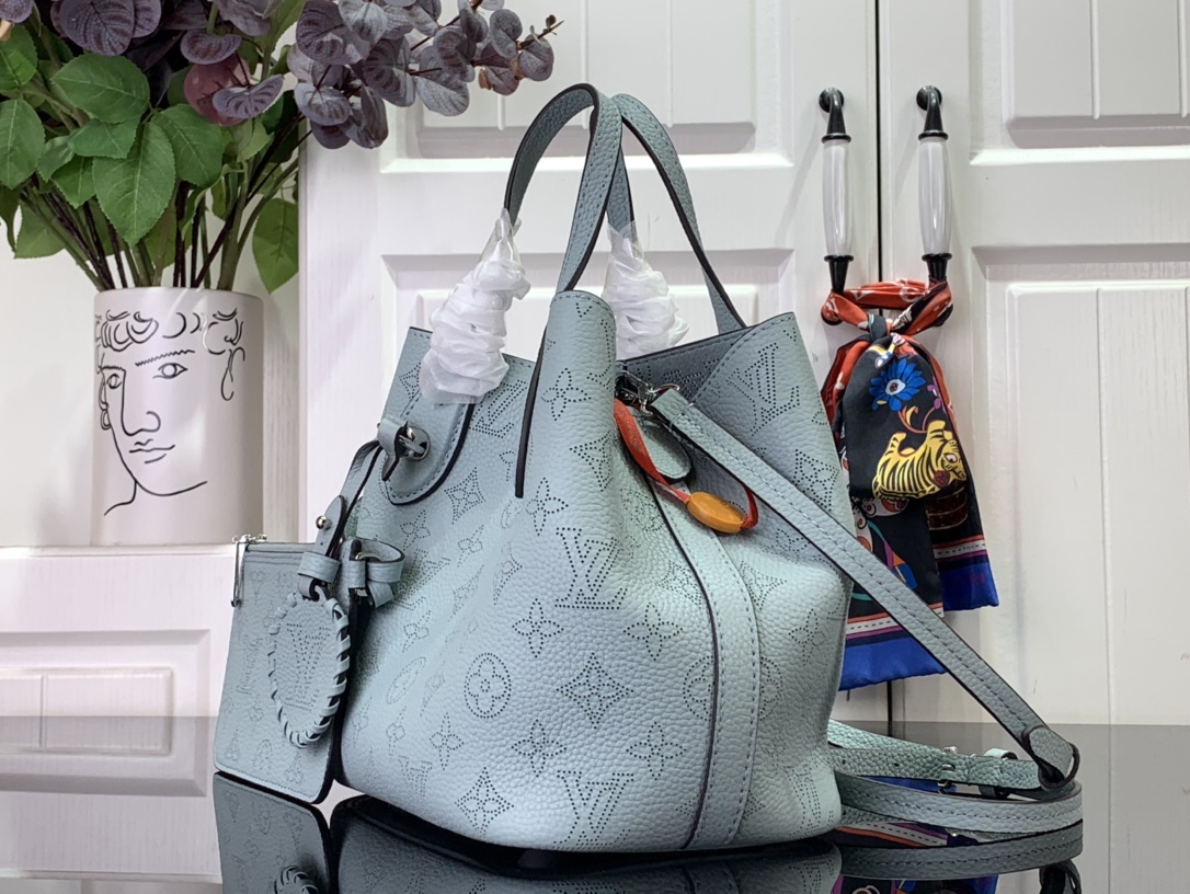 ルイヴィトン ホーボーバッグ 新作 Louis Vuitton ブロッサム PM ミネラル ブルー M21909 牛革 シルバー金具 - 画像 (9)