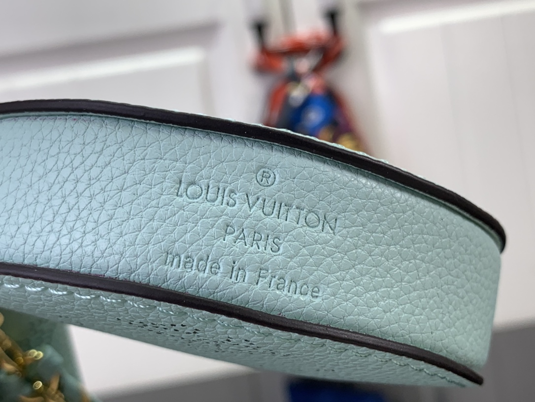 ルイヴィトン ショルダーバッグ 新作 Louis Vuitton フライト・モード ベラ ミネラル ブルー M25147 牛革 シルバー金具 - 画像 (6)