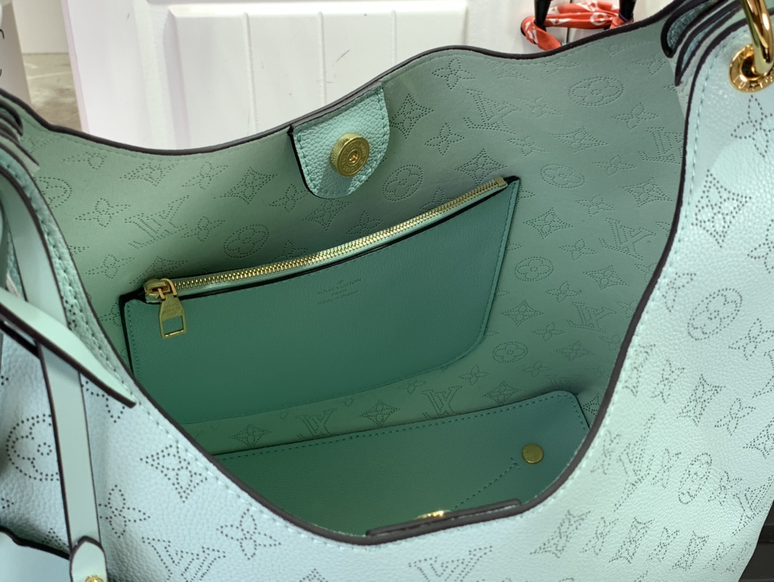 ルイヴィトン ホーボーバッグ 新作 Louis Vuitton マヒナ ミネラル ブルー M21775 牛革 シルバー金具 - 画像 (2)