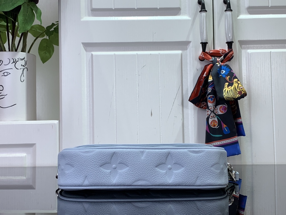 ルイヴィトン ショルダーバッグ 新作 Louis Vuitton ウォレット オン チェーン・アイビー ウォッシュド・ブルー M83637 牛革 シルバー金具 - 画像 (7)