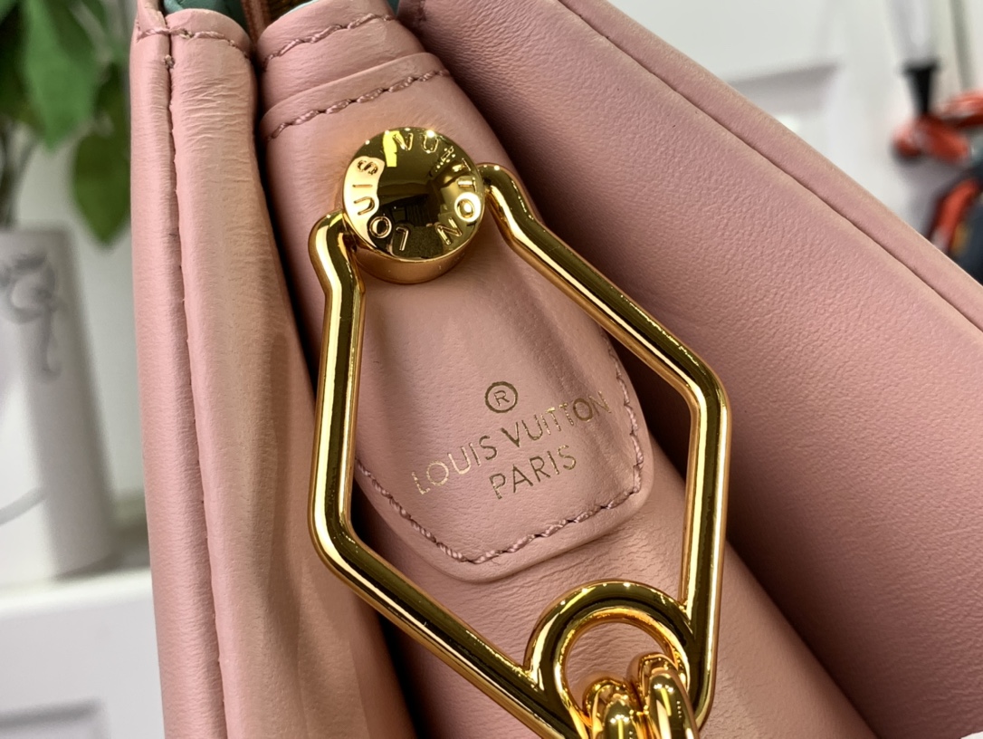 ルイヴィトン ショルダーバッグ 新作 Louis Vuitton クッサン PM ピンク M25110 ラムレザー ゴールド金具 - 画像 (5)