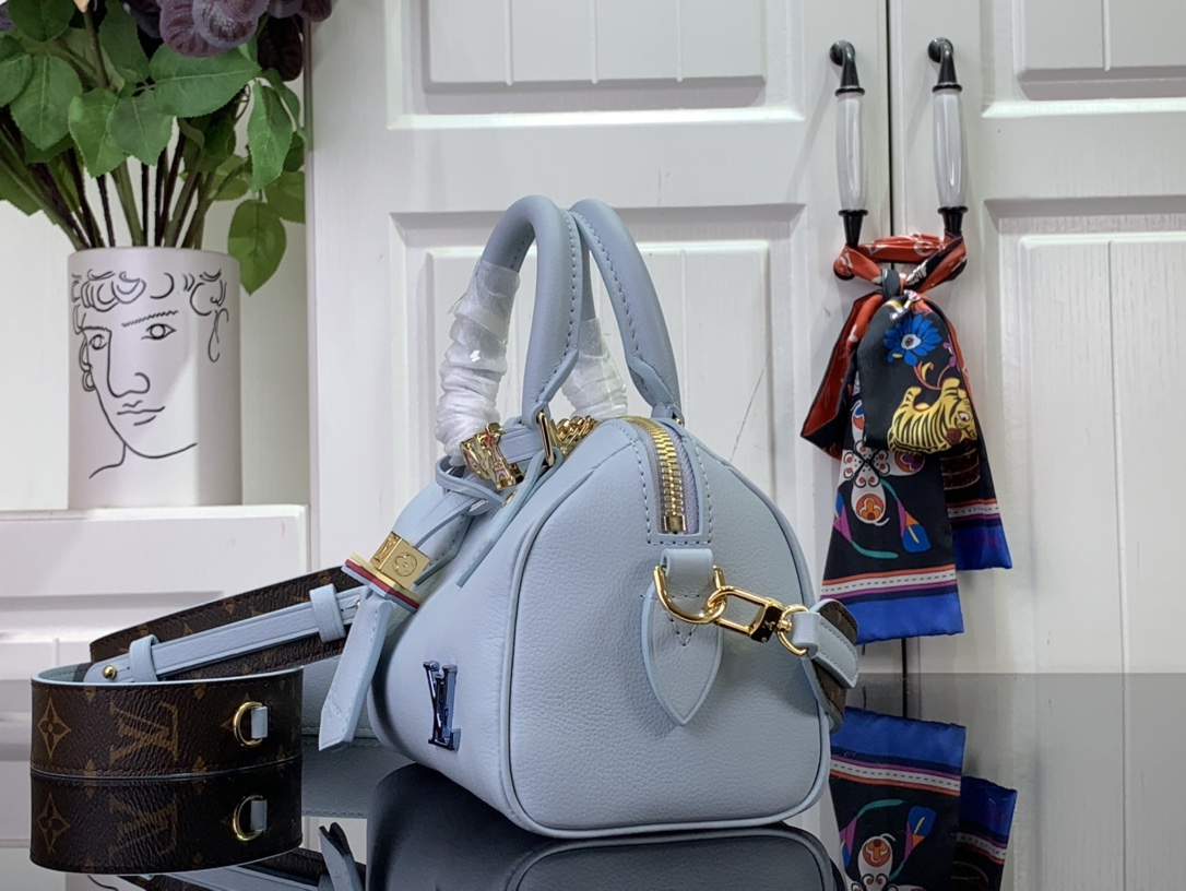 ルイヴィトン バンドリエール 新作 ボストンバッグ Louis Vuitton スピーディ・バンドリエール 18 オランプ ブルー M24598 トリヨンレザー ゴールド金具 - 画像 (9)