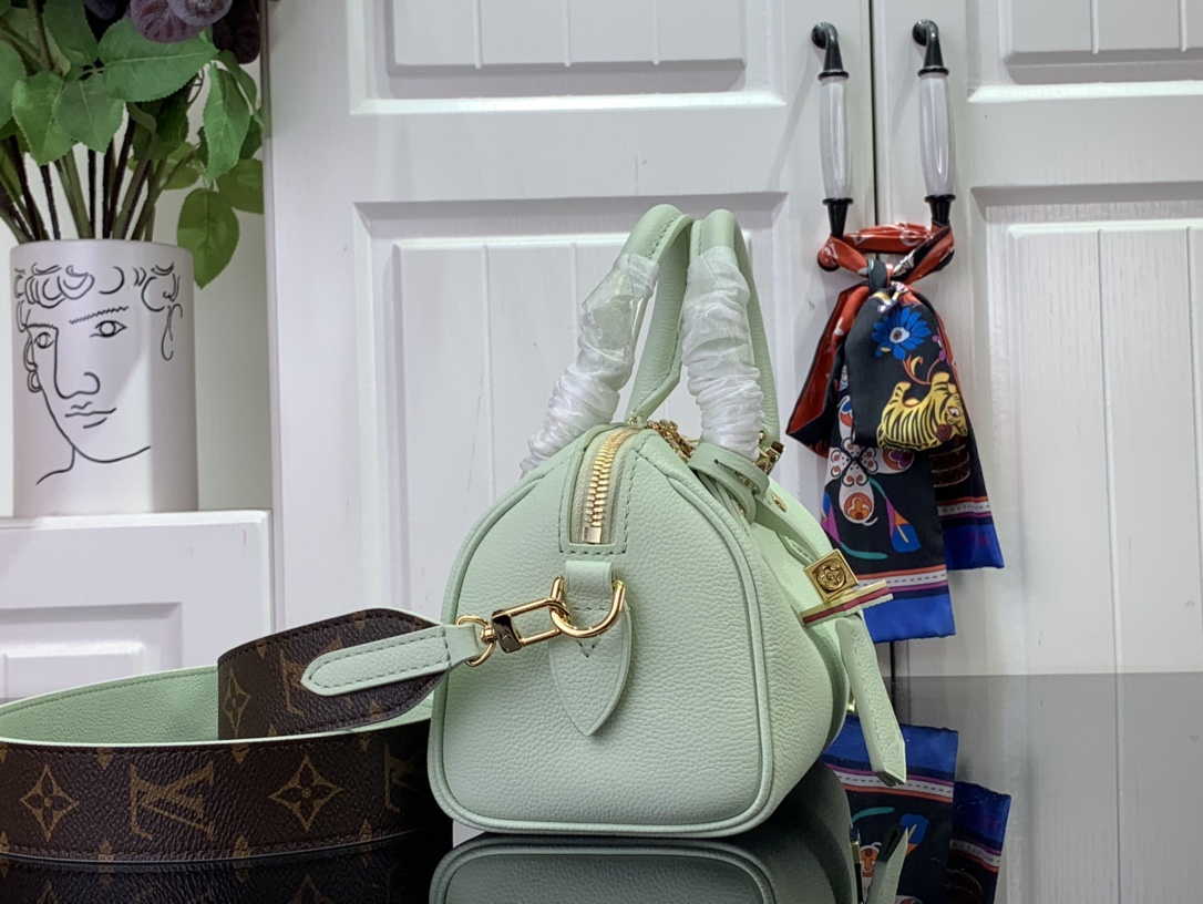 ルイヴィトン バンドリエール 新作 ボストンバッグ Louis Vuitton スピーディ・バンドリエール 18 ジェイド グリーン M24598 トリヨンレザー ゴールド金具 - 画像 (9)