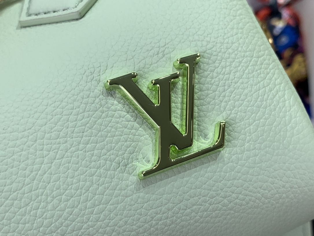ルイヴィトン バンドリエール 新作 ボストンバッグ Louis Vuitton スピーディ・バンドリエール 18 ジェイド グリーン M24598 トリヨンレザー ゴールド金具 - 画像 (4)