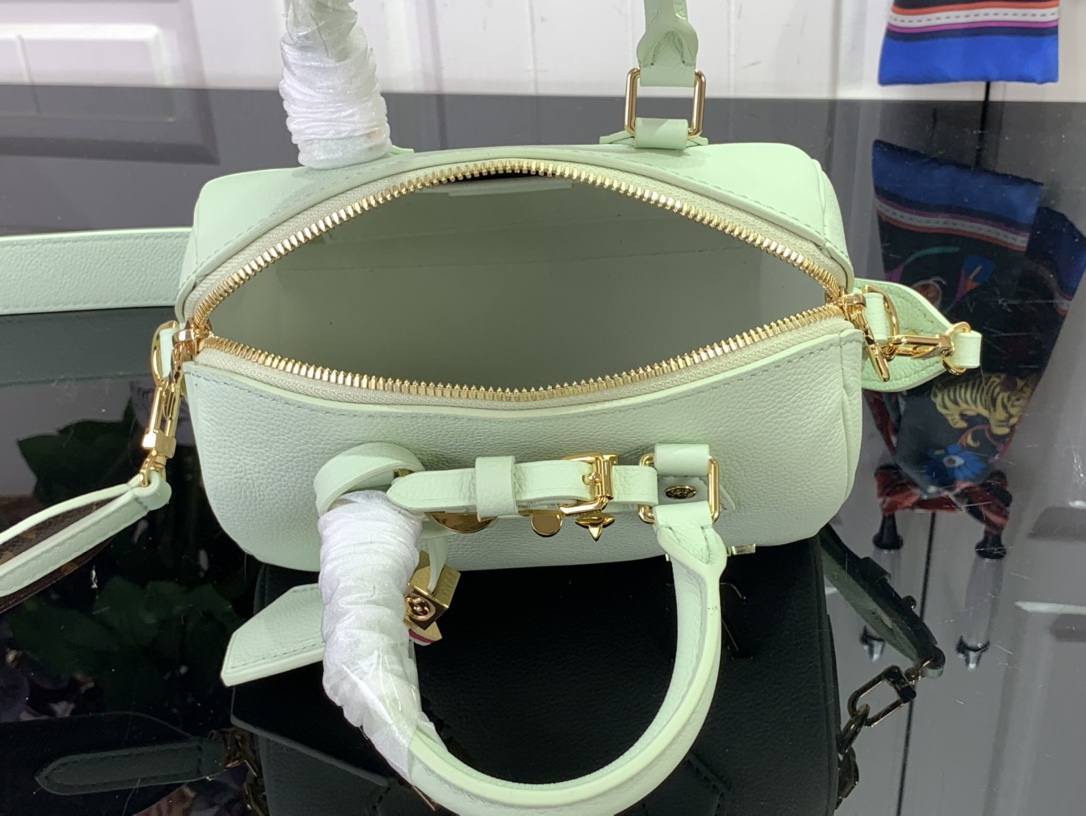 ルイヴィトン バンドリエール 新作 ボストンバッグ Louis Vuitton スピーディ・バンドリエール 18 ジェイド グリーン M24598 トリヨンレザー ゴールド金具 - 画像 (3)