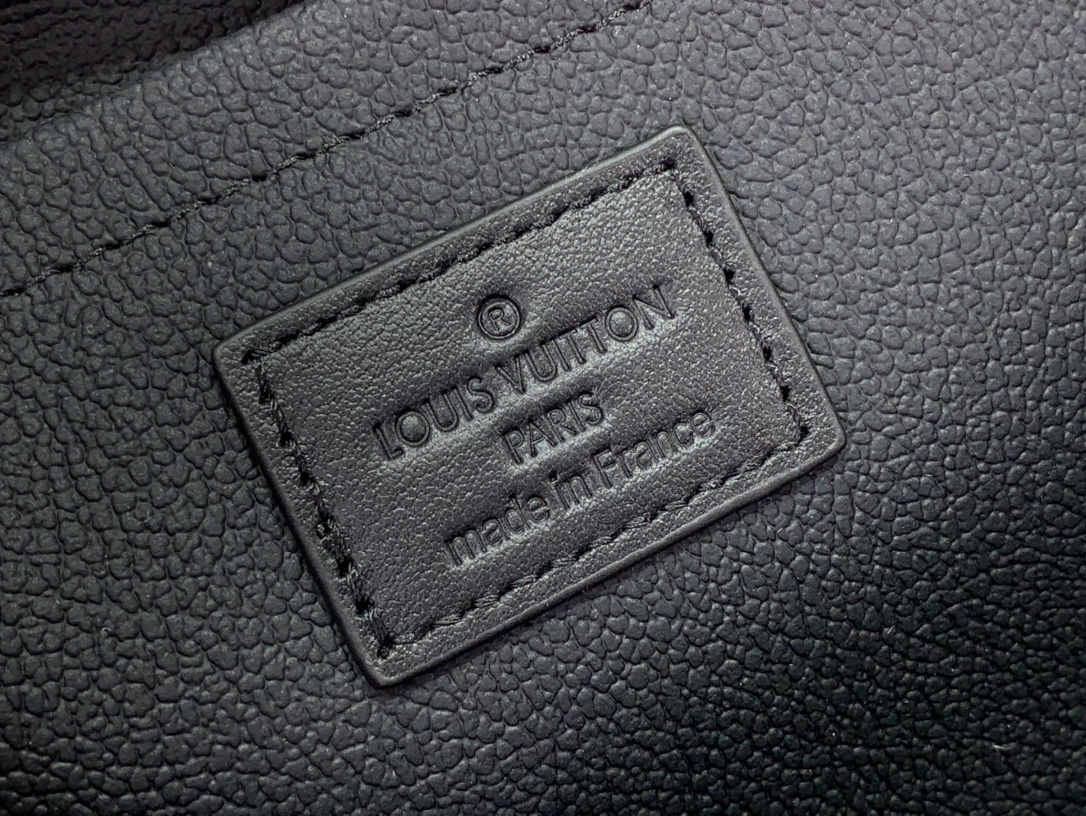 ルイヴィトン バスルームポーチ 新作 Louis Vuitton トイレタリー・バッグ ノワール M11750 モノグラム・アンプラント レザー シルバー金具 - 画像 (2)