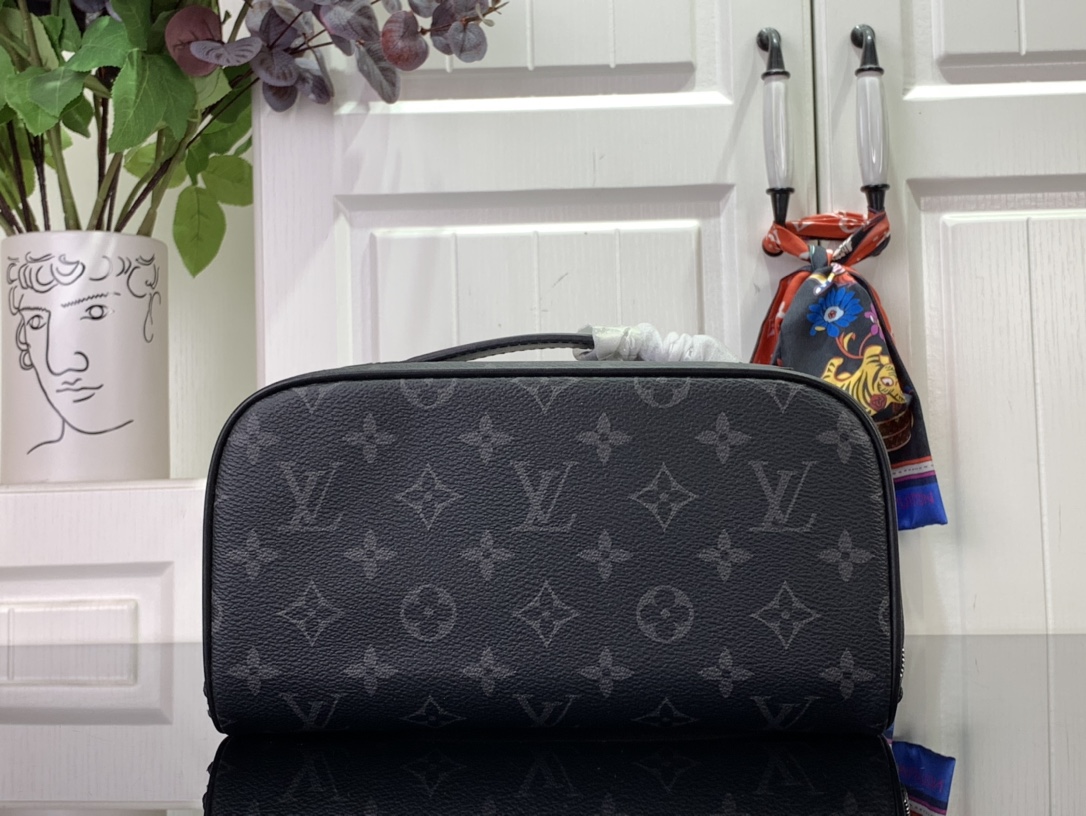 ルイヴィトン バスルームポーチ 新作 Louis Vuitton トイレタリー・バッグ ブラック M11508 モノグラム・エクスリプス キャンバス シルバー金具 - 画像 (8)
